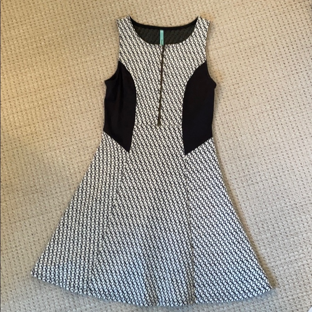 Rhapsodielle sleeveless dress in black and cream